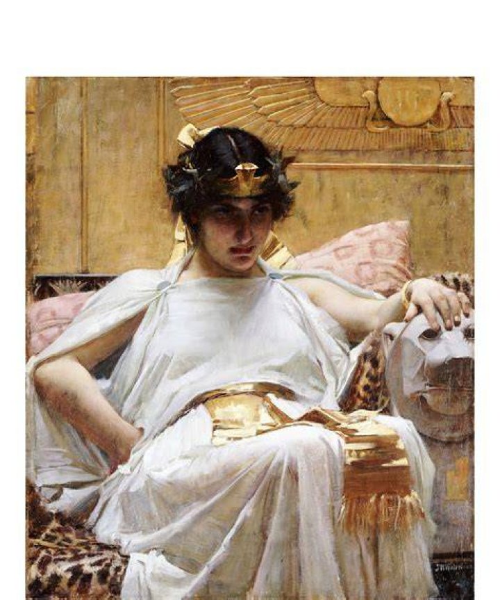 How did Cleopatra paint her nails?