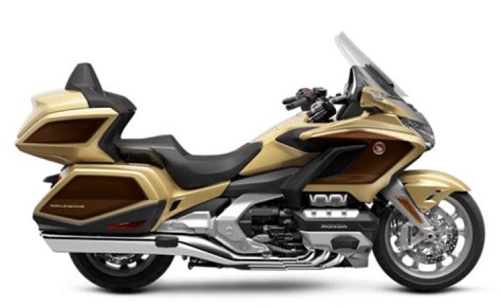 How much does a 2016 Goldwing weigh?