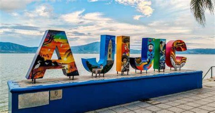 What are the cold months in Ajijic?