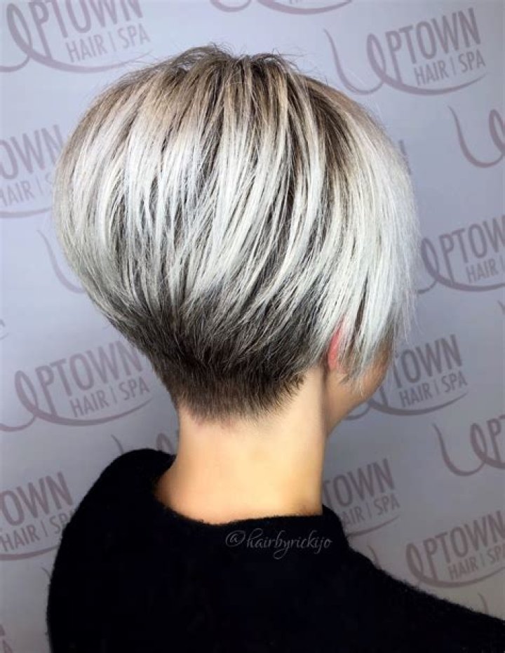 What is a stacked wedge haircut?