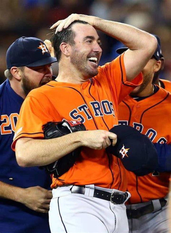 What pitchers have thrown no-hitters in both leagues?